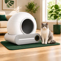 Litière automatique Simba vue de face avec un chat à côté