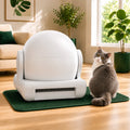 Litière automatique Simba vue de dos avec un chat à côté
